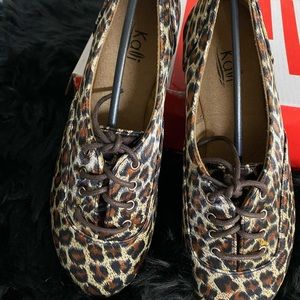 Leopard printed casual shoes